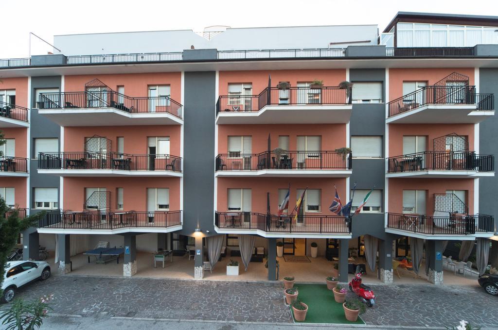 Hotel Antagos Montesilvano Exterior photo